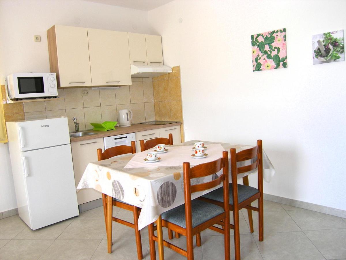 Apartments Natasa Đảo Krk Ngoại thất bức ảnh