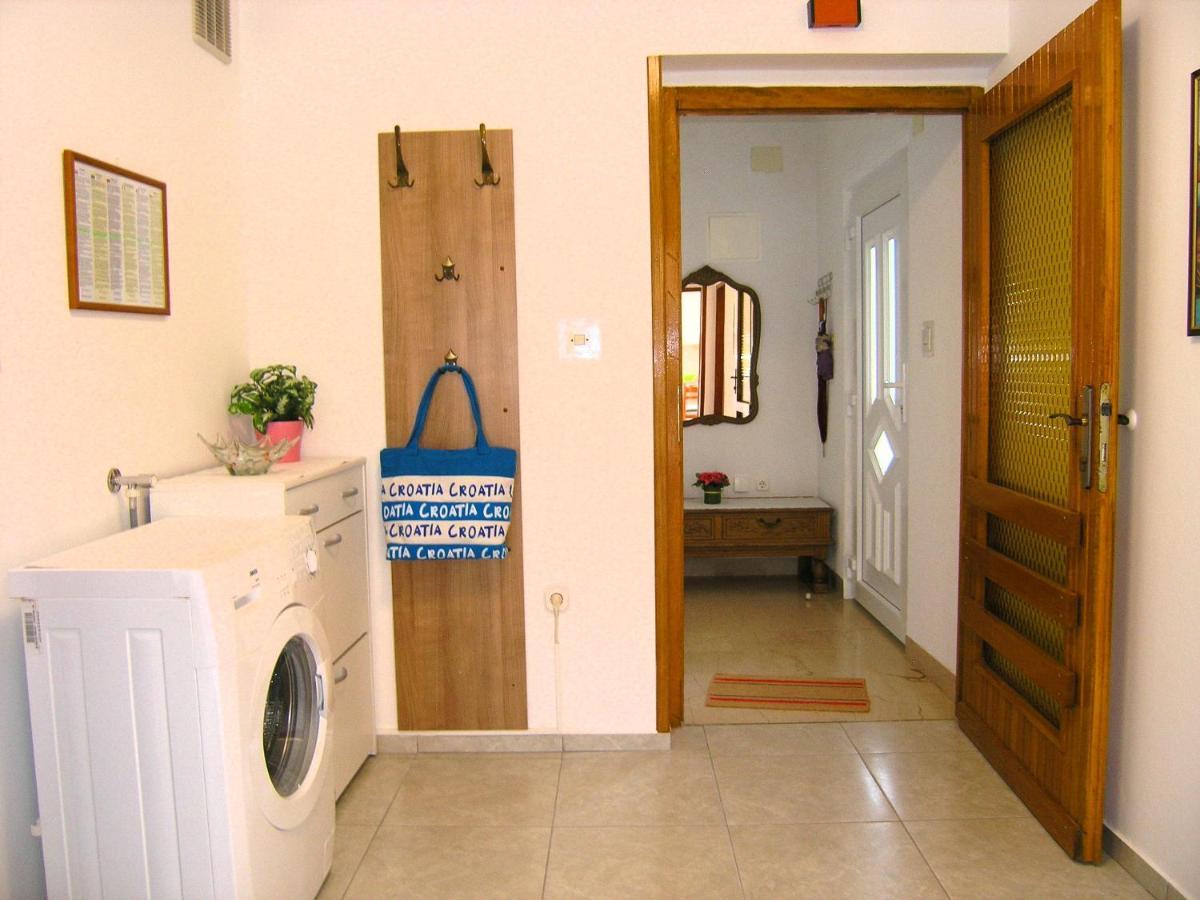 Apartments Natasa Đảo Krk Ngoại thất bức ảnh